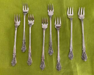 Gorham - King Edward set of sterling - Rare pattern - 12 knifes, 12 forks, 12 salad forks, 16 teaspoons, 8 ice tea, 8 apetizer forks, 5 o'clocks spoons. + 12 serving spoons - Total of 85 pieces - $3,800.