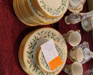 #27 - $220 - Lenox - Holiday service for 8 - 53 pieces incl 21 dessert plates