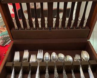 Gorham - King Edward set of sterling - Rare pattern - 12 knifes, 12 forks, 12 salad forks, 16 teaspoons, 8 ice tea, 8 apetizer forks, 5 o'clocks spoons. + 12 serving spoons - Total of 85 pieces - $3,800.