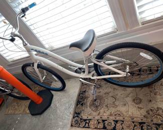 #117 - $60 - Bike cruiser white