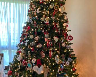 Yes, Christmas in June!! 7.5 Pre Lit Christmas Tree, Full of Decorations! Vintage to Newer!!