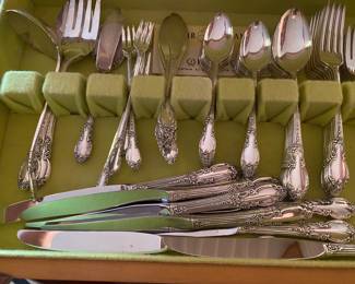 Wm Rogers Silver Plate flatware, 8 Piece Place  Setting, Chest