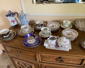 Vintage Luncheon Sets. Vintage Tea Pots