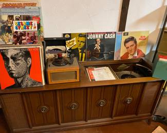 Vintage Records! Magnovox Console System. Not working 