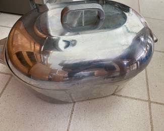 Vintage Magnolite Roaster with Trivet and Original Box