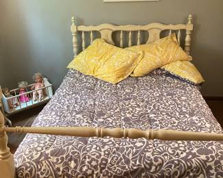 Vintage White Head Board Foot Board, Full Size Bed. Perfect for Little Girl/Tween Room!!