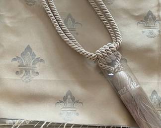 7.5 Yards Upholstery Fabric * Feels Like A Silk Blend Thicker Weave * Gorgeous !!!