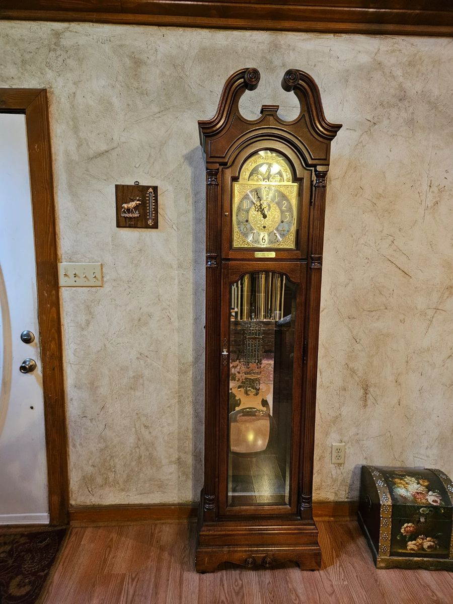 Living Estate Sale Lake Bob Sandlin Pittsburg starts on 4/11/2024