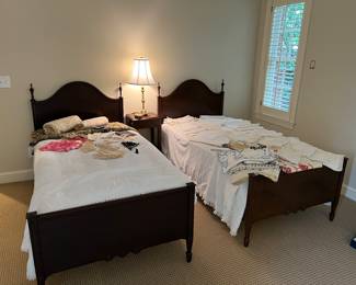 Tobey twin beds (twin bedroom set)