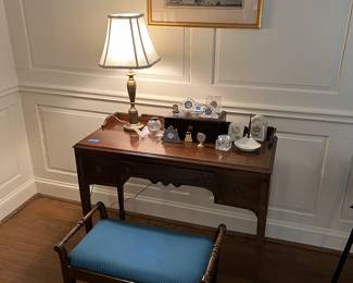 Tobey vanity (twin bedroom set)
Miniature clocks, Lenox, Waterford