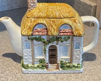 Vintage Otagiri English Thatch  Roof  Country Huse Musical Tea Pot,  5.5",  was $20, NOW $12