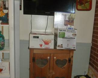 Cabinet, more kitchen, TV