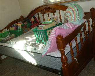 Day Bed (needs new mattress)