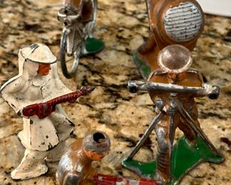 Selection of 1920-30's Barclay Manoil Toy Lead Soldiers.  