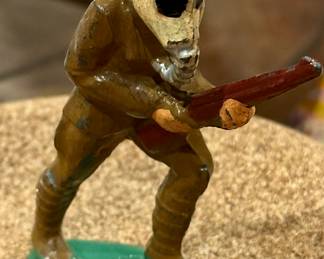 Selection of 1920-30's Barclay Manoil Toy Lead Soldiers.  