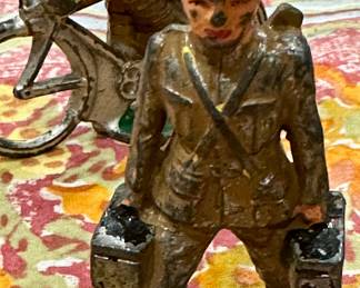 Selection of 1920-30's Barclay Manoil Toy Lead Soldiers.  