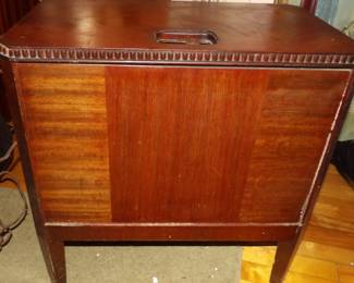 1930s Philco Chairside Radio Designed By Norman Bel Geddes
