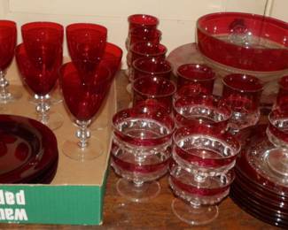 33 Pieces Of Ruby And Clear King's Crown Tableware