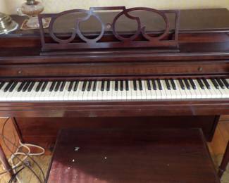 Cable Nelson mahogany spinet piano