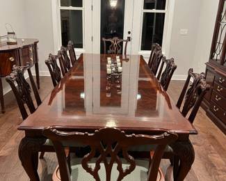 $975 -Thomasville Mahogany Dining Room Table and 10 chairs
Table 76” to 116” (2-20’ leaves) $975