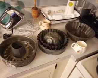 Vintage bakeware in excellent condition