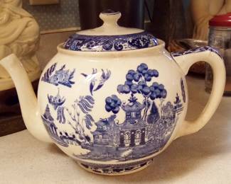 Buffalo Pottery Blue Willow Teapot