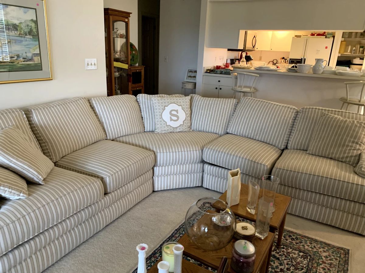 Swartz Creek Condo Estate Sale Everything! starts on 4/12/2024