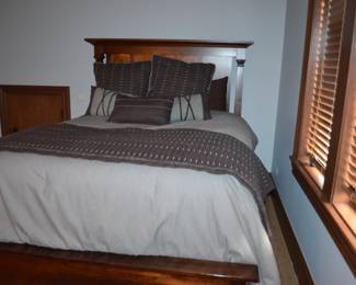 Kincaid Queen Size Panel Back Bed 