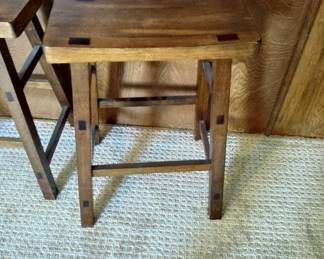 VERY NICE BARSTOOLS (4)