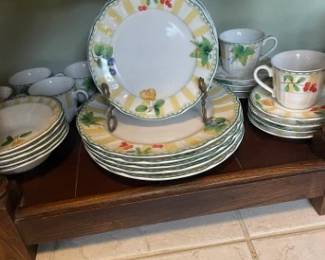Epoch "Orchard Valley" dishes.  Services for 4, at least.  Extra pieces.  