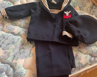 Size 3T Navy suit.  Pants needs new elastic in waist.  Otherise in very good condition.  Too Cute!