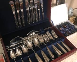 Kirk Stieff flatware in the Parallel pattern with chest!