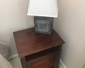 Louvered front end table/ nightstand with pottery style lamp!