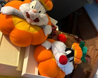 So many seasonal decor items 