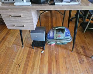 Mid century modern desk - price reduced from $300 to $100