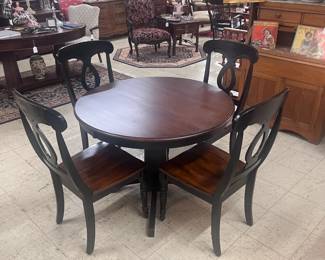 42" Round Mahogany Table and 4 Chairs