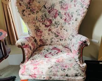 Vintage upholstered arm chair 