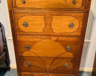 Antique chest of drawers/dovetailed