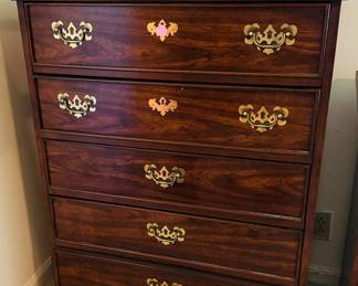 Chest of drawers 