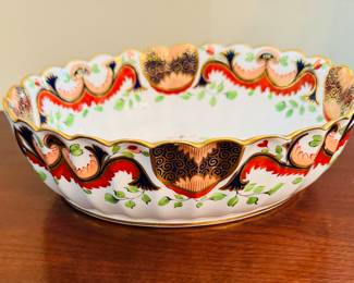 Porcelain scalloped bowl 