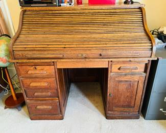 Antique roll top desk 
