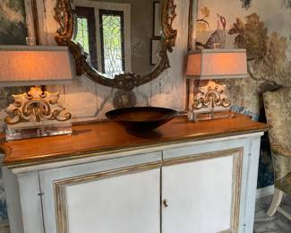 Pair fragment lucite base lamps👍👍
( sorry owners are keeping the console)