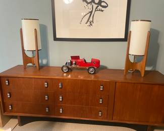 Another attractive mid-century credenza and wonderful mid-century lamps
