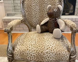 Carved silver leaf antique arm chair in  Cowan and Tout leopard velvet 💙