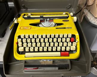 Ward Signature 440 Cursive typewriter