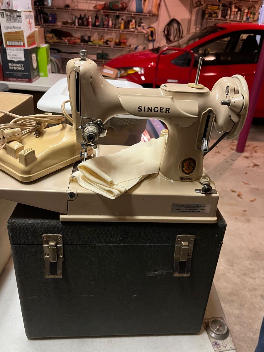 Rare vintage TAN Singer Featherweight sewing machine
