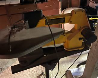 Table scroll saw