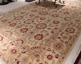 Just lovely!! 😍 Approximately 11x14 Persian wool room size rug. In excellent condition!!