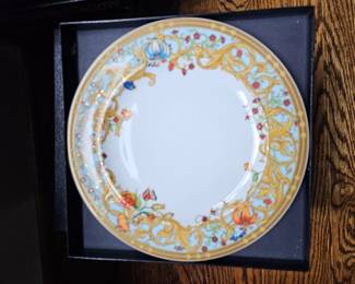Versace rosenthal le jardin de butterfly .Several pieces.  Dinner plates, salad/lunch plates, bread&butter, cups. 
