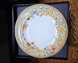 Versace rosenthal le jardin de butterfly .Several pieces. Dinner plates, salad/lunch plates, bread&butter, cups.